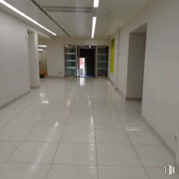 Retail for sale & for rent at Calle Valdecanillas, 9, San Blas - Canillejas, Madrid, 28037 with building, fixture, hall, flooring, floor, tile flooring, door, composite material, parking and concrete around