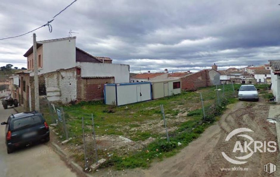 Land for sale at Calle Mariano García Martín, La Torre de Esteban Hambrán, Toledo, 45920 with car, cloud, sky, plant, building, window, land lot, house, road surface and vehicle around