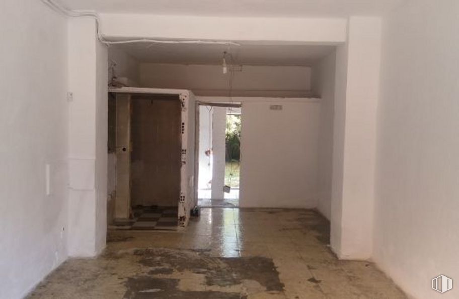 Local en venta en Calle Sierra Gador, 5, Villa de Vallecas, Madrid, 28031 con propiedad, accesorio, edificio, madera, pintura, suelo, piso, puerta, madera y pasillo alrededor