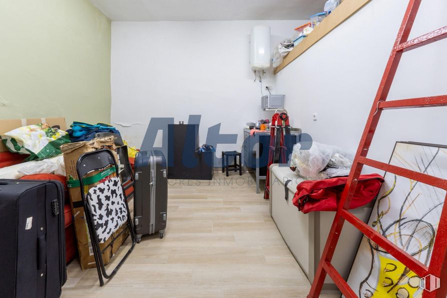 Local en venta en Calle Luis Ruiz, Ciudad Lineal, Madrid, 28017 con equipaje y bolsos, maleta, escalera, mueble, suelo, suelos, madera, maletas y bolsas, ingeniería y bolsa alrededor