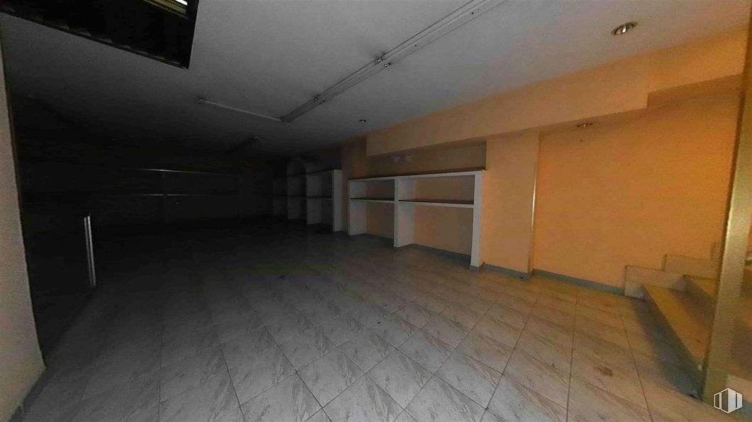 Retail for sale at Travesía Colombia, Toledo, 45004 with flooring, floor, wall, fixture, hall, wood, composite material, space, ceiling and tile flooring around