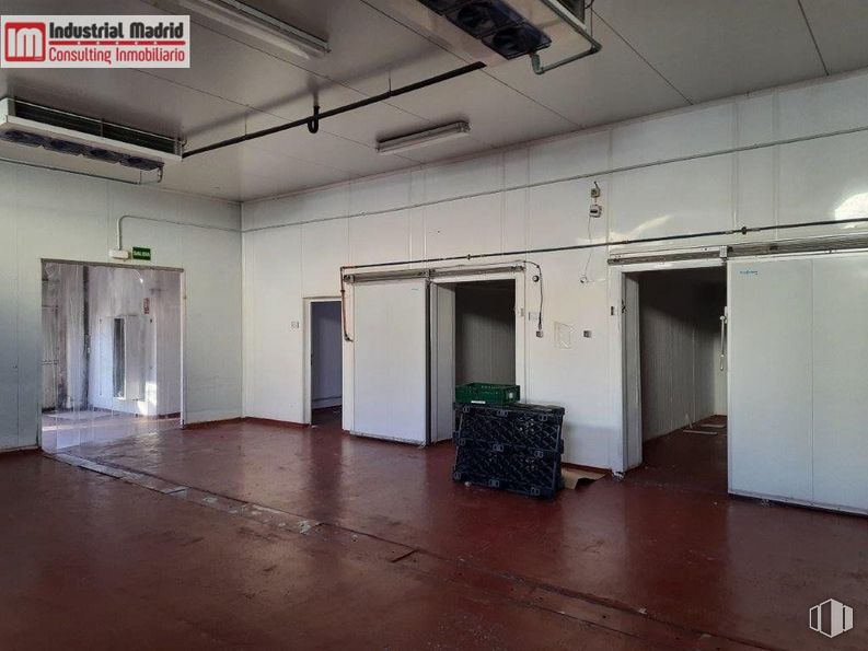 Industrial for sale at Polígono Industrial La Huerta, Velilla de San Antonio, Madrid, 28891 with furniture, hall, interior design, building, floor, wall, flooring, ceiling, wood and gas around