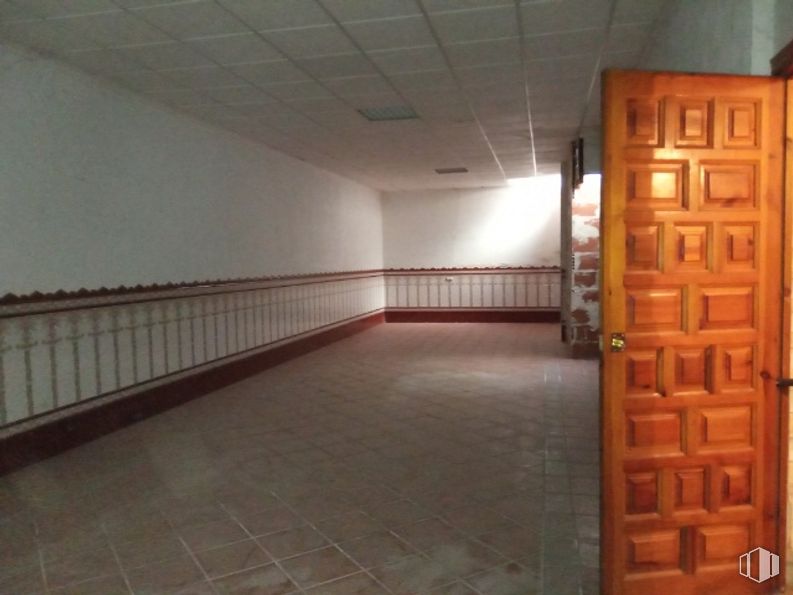 Local en venta en Calle Turleque, Consuegra, Toledo, 45700 con puerta, madera, suelo, suelos, accesorio, material compuesto, techo, material de construcción, madera dura y hormigón alrededor