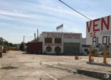 Industrial for sale at Zona industrial Vicálvaro, Vicálvaro, Madrid, 28052 with building, sky, cloud, tire, wheel, plant, automotive tire, window, road surface and asphalt around