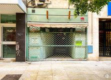 Retail for sale at Calle Fuenlabrada, Alcorcón, Madrid, 28921 with door, building, fixture, road surface, rectangle, architecture, plant, line, wood and sidewalk around