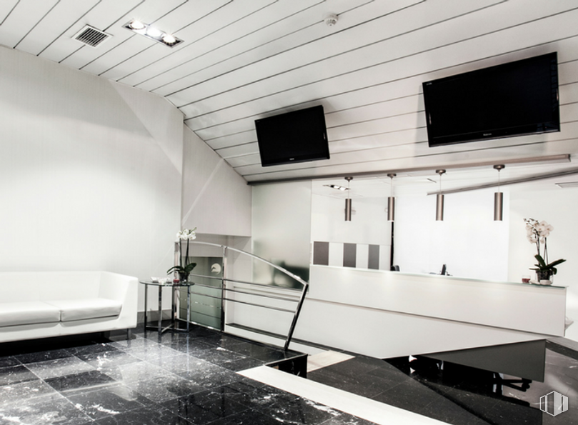 Office for rent at Calle Orense, 85, Tetuán, Madrid, 28020 with television, couch, table, building, window, white, cabinetry, style, black-and-white, floor, house, flooring and wood around