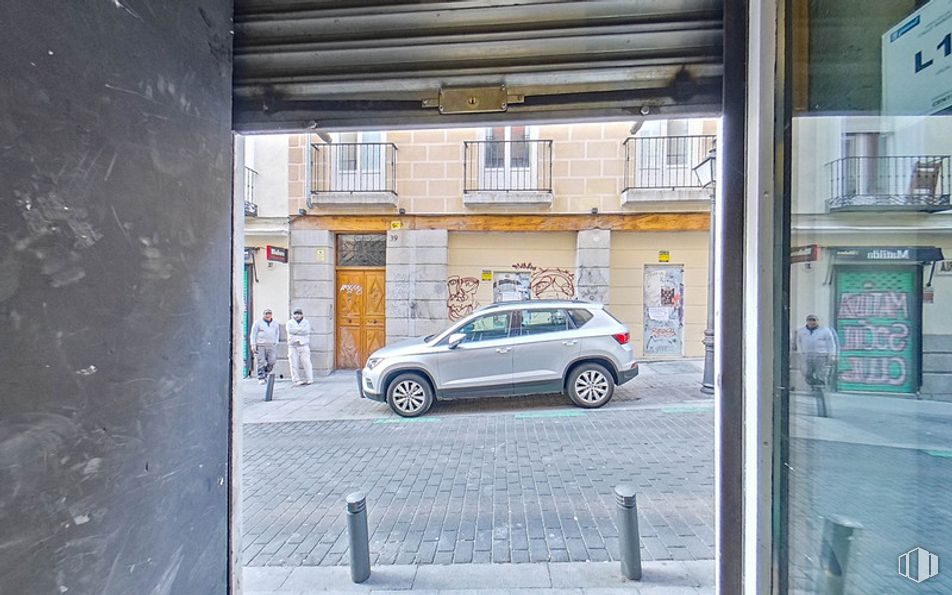 Local en venta en Calle Barco, Centro, Madrid, 28004 con coche, ventana, luz de estacionamiento, neumático, rueda, vehículo terrestre, vehículo, iluminación del automóvil, neumático de automoción y vehículo de motor alrededor