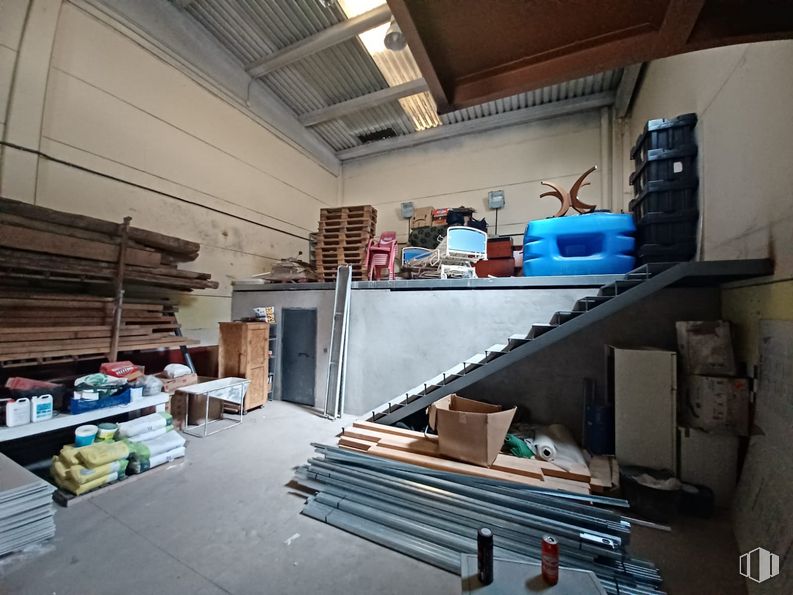 Industrial for sale at Calle Moreras, 4, Ciempozuelos, Madrid, 28350 with wood, shelving, floor, flooring, building, publication, machine, engineering, hardwood and house around