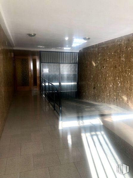 Nave en venta en Calle Argos, San Blas - Canillejas, Madrid, 28037 con pavimentos, diseño de interiores, piso, madera, tintes y sombras, techo, accesorio, pasillo, hormigón y edificio alrededor