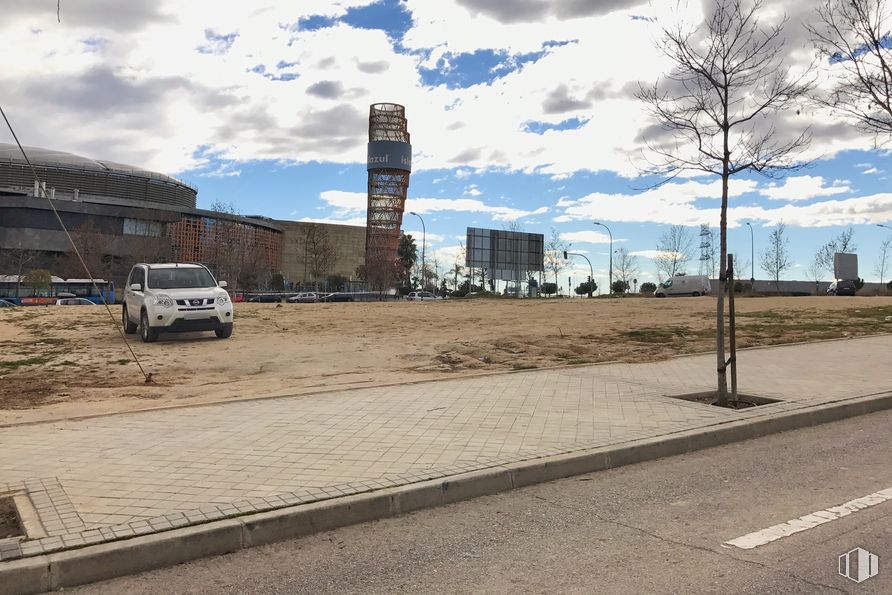 Suelo en alquiler en Calle Treseta, 31, Carabanchel, Madrid, 28054 con camioneta, edificio, nube, cielo, rueda, neumático, coche, neumático automotriz, vehículo y superficie de carretera alrededor