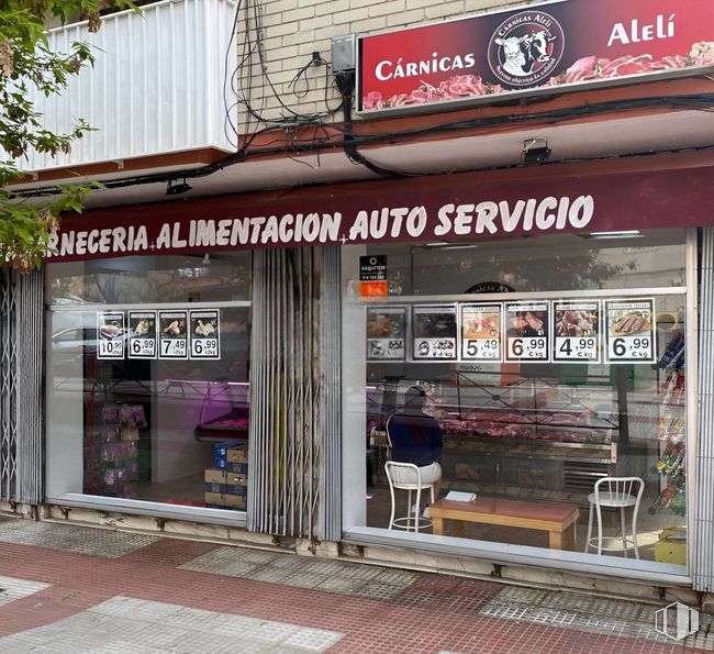 Retail for sale at Centro urbano, Alcobendas, Madrid, 28100 with building, facade, retail, font, awning, advertising, street, chair, town and signage around