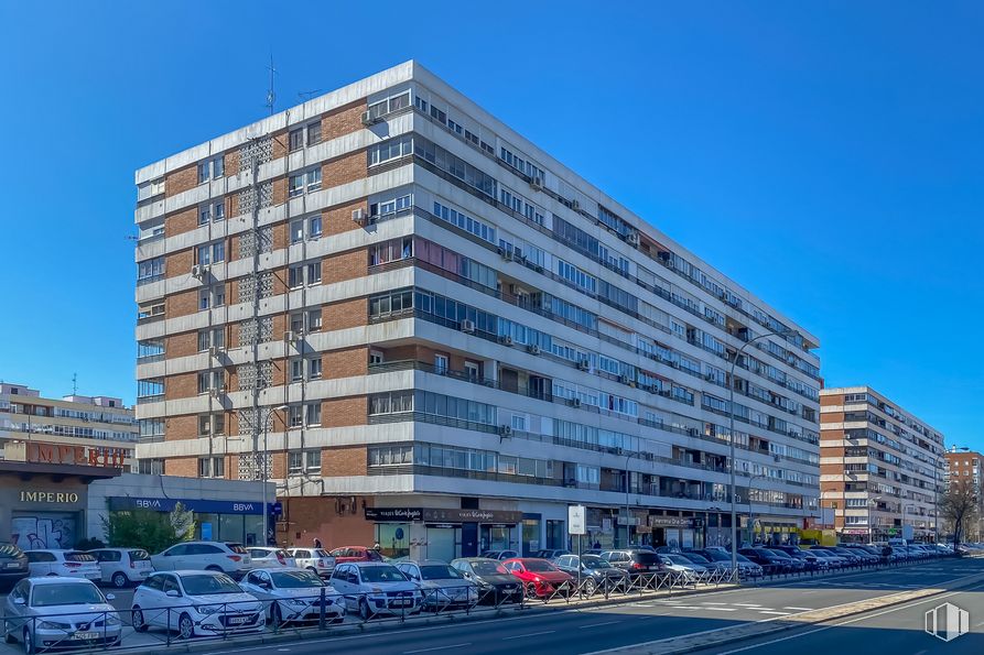 Local en venta en Calle Isla Tavira, 12, Fuencarral - El Pardo, Madrid, 28035 con edificio, coche, cielo, propiedad, rueda, ventana, vehículo, bloque torre, diseño urbano y condominio alrededor