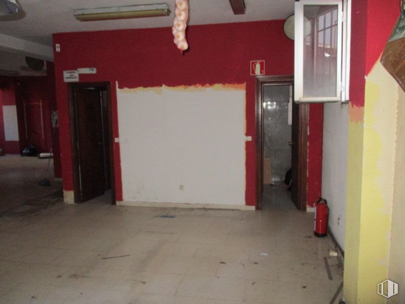 Retail for rent at Zona Fuencarral, Fuencarral - El Pardo, Madrid, 28034 with door, building, interior design, wood, floor, flooring, gas, fixture, house and ceiling around