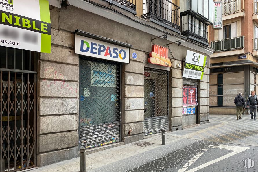 Local en alquiler en Calle San Roque, Centro, Madrid, 28004 con persona, edificio, ventana, superficie de la carretera, accesorio, área metropolitana, acera, fachada, ciudad y rueda alrededor