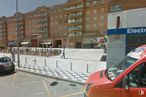 Retail for sale at Avenida Juan Carlos I, Cuenca, 16004 with wheel, car, automotive parking light, tire, land vehicle, building, vehicle, sky, window and motor vehicle around