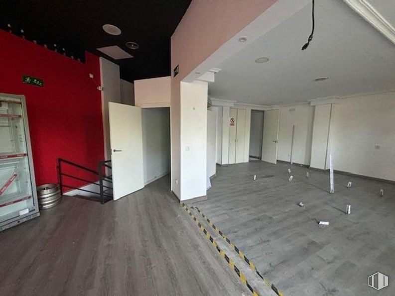 Retail for sale & for rent at Avenida de Europa, Toledo, 45003 with property, building, hall, architecture, interior design, wood, flooring, floor, door and wall around