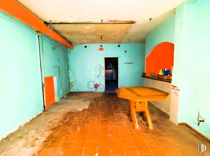 Retail for rent at Zona Parque Concordia, Guadalajara, 19001 with table, wood, paint, orange, interior design, flooring, floor, wall, hall and fixture around