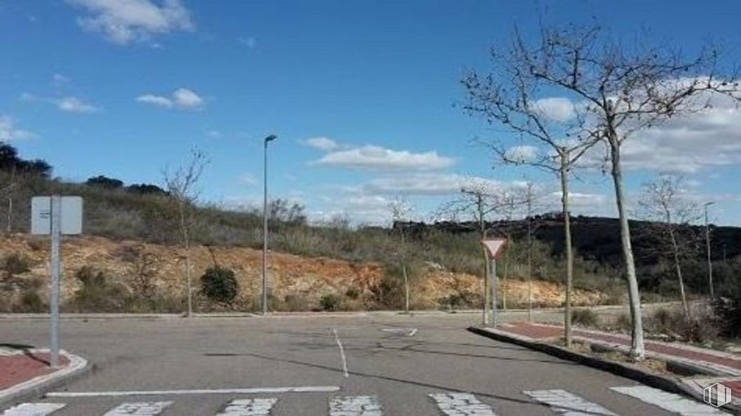 Land for sale at Calle Cilantro, Toledo, 45008 with cloud, sky, plant, road surface, asphalt, street light, tree, tar, fence and thoroughfare around