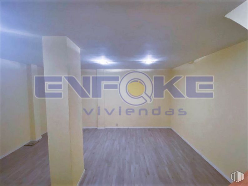 Local en venta en Calle Corregidor Juan Francisco de Luján, Moratalaz, Madrid, 28030 con edificio, madera, pintura, suelos, suelo, fuente, tinte para madera, accesorio, techo y madera dura alrededor