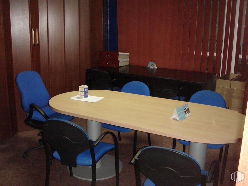 Office for rent at Parque Empresarial Neinor Henares, Meco, Madrid, 28880 with chair, table, furniture, wood, event, hardwood, coffee table, flooring, room and wood stain around