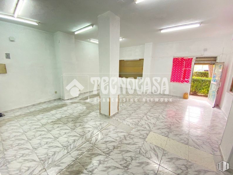 Local en venta en Zona Soto - Hospital, Móstoles, Madrid, 28935 con propiedad, accesorio, pasillo, diseño de interiores, arquitectura, piso, suelo, suelo de baldosas, techo y evento alrededor