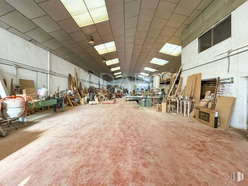 Industrial for sale at Calle Timanfaya, Humanes de Madrid, Madrid, 28970 with window, wood, flooring, floor, ceiling, composite material, machine, plywood, building material and engineering around