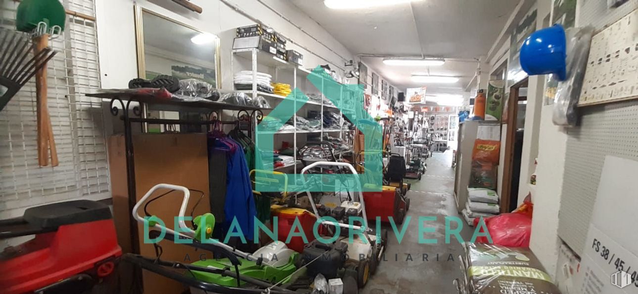 Retail for rent at Casco Urbano, Majadahonda, Madrid, 28220 with balloon, luggage & bags, motor vehicle, interior design, gas, automotive design, engineering, machine, retail and service around