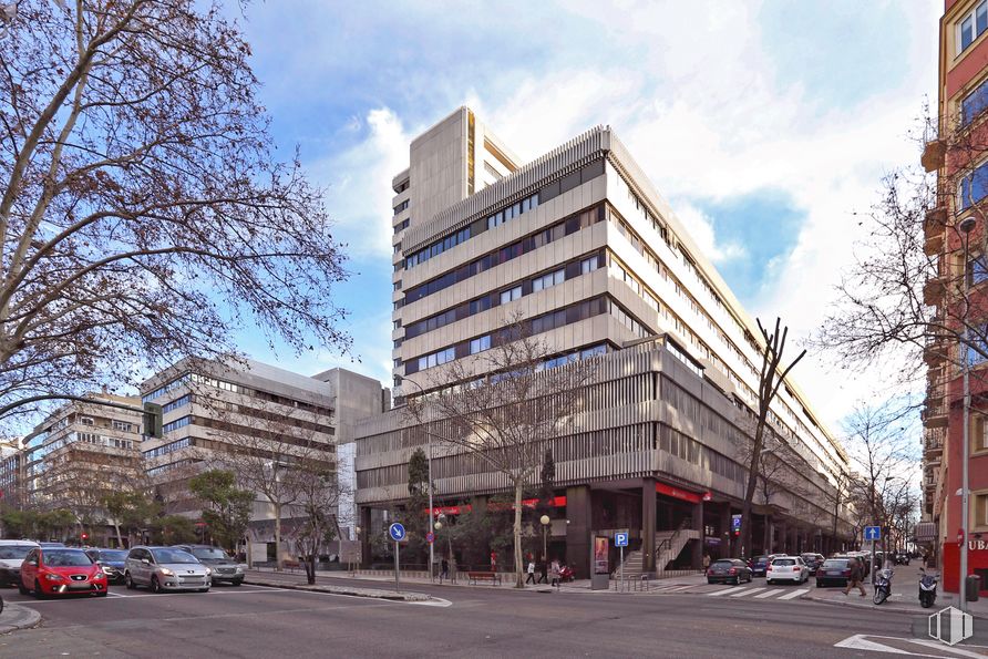 Local en alquiler y venta en Edificio Eurocis, Calle Castelló, 115, Salamanca, Madrid, 28006 con edificio, nube, cielo, tiempo de día, propiedad, infraestructura, ventana, árbol, arquitectura y diseño urbano alrededor