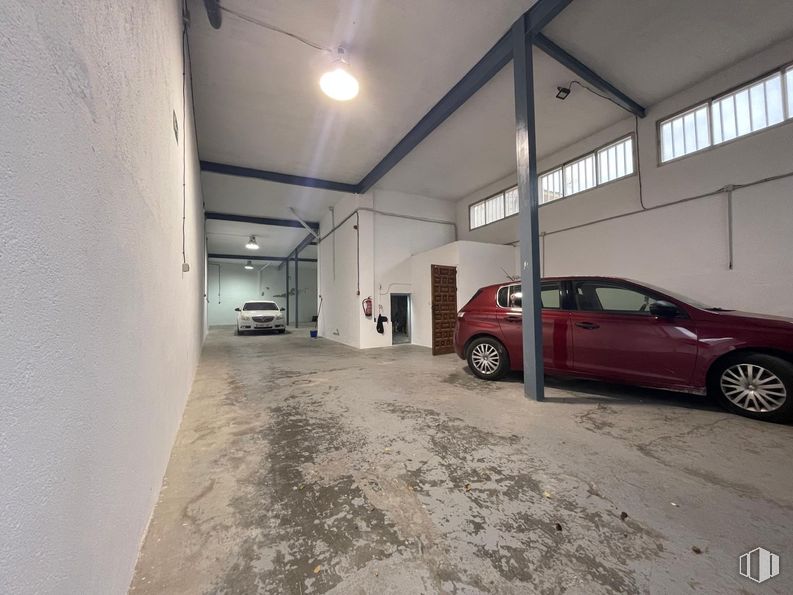 Nave en alquiler y venta en Calle Calvario, 1, Morata de Tajuña, Madrid, 28530 con coche, ventana, neumático, rueda, lámpara, luz de estacionamiento, vehículo terrestre, vehículo, iluminación del automóvil y neumático de automoción alrededor