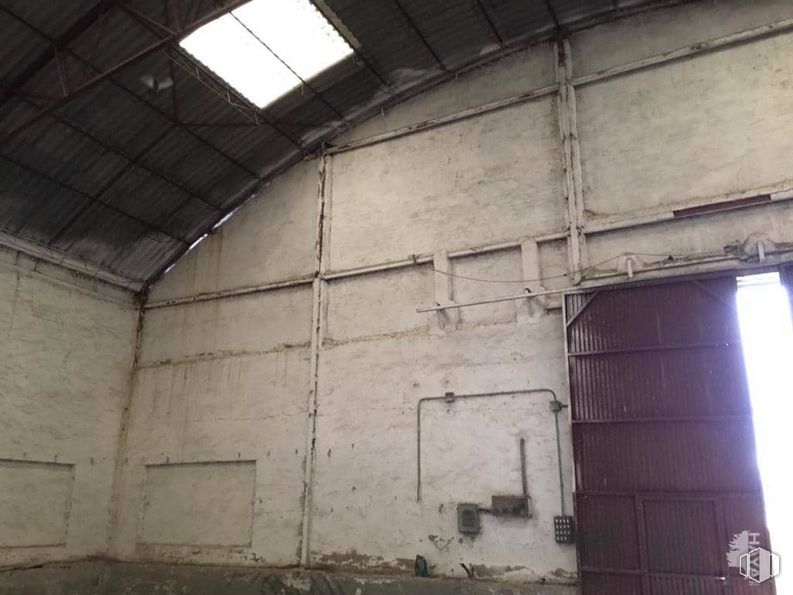 Industrial for sale at Calle Cerro Molino, Tresjuncos, Cuenca, 16422 with window, wood, floor, composite material, rectangle, tints and shades, building, ceiling, gas and concrete around