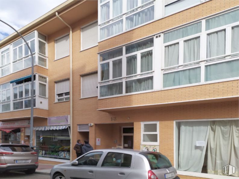 Local en alquiler en Travesía Venta, Collado Villalba, Madrid, 28400 con coche, ventana, apartamento, luz de estacionamiento, condominio, coche familiar, coche mediano, vehículo de lujo, coche grande y aparcamiento alrededor