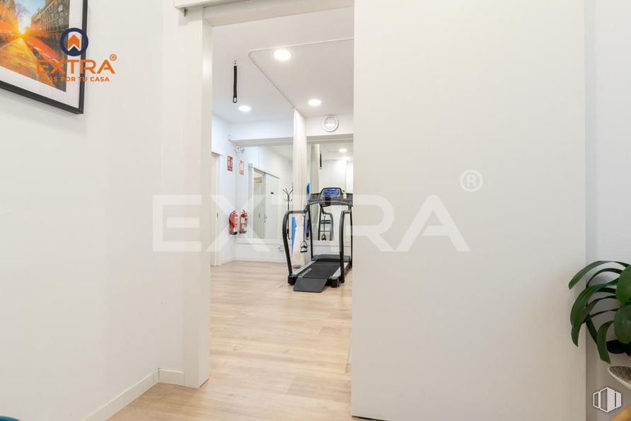 Retail for sale at Avenida General Perón, Tetuán, Madrid, 28020 with houseplant, picture frame, building, interior design, wood, floor, flooring, gas, art and hardwood around