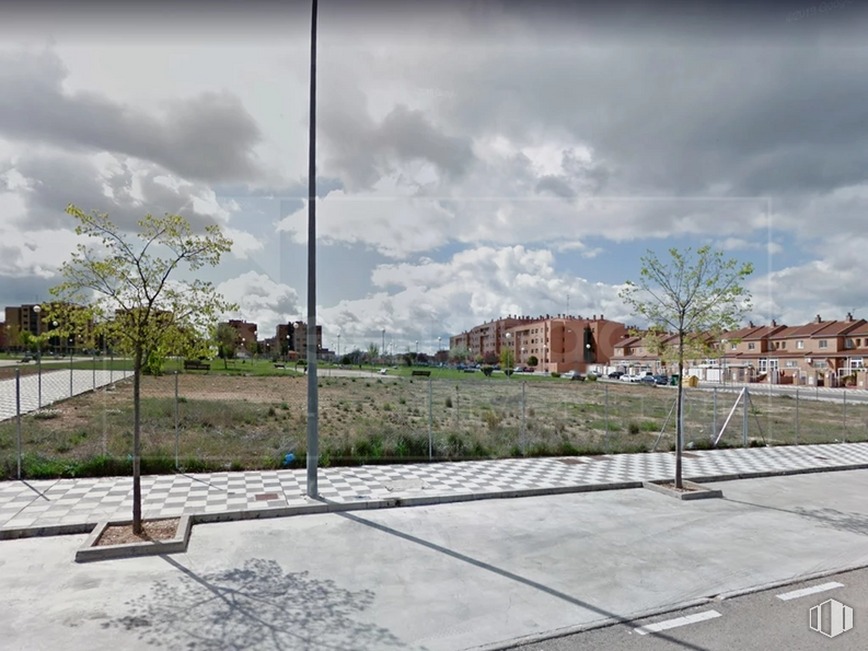 Land for sale at Zona centro, Cuenca, 16004 with building, cloud, sky, plant, road surface, land lot, tree, asphalt, urban design and road around