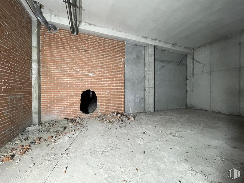 Industrial for sale at Calle María Zayas, Arganda del Rey, Madrid, 28500 with door, wood, architecture, floor, brickwork, flooring, brick, building, tints and shades and building material around