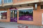 Retail for rent at Calle Agustín Rodríguez Sahagun, Ávila, 05003 with window, property, building, architecture, brick, brickwork, plant, house, neighbourhood and public space around