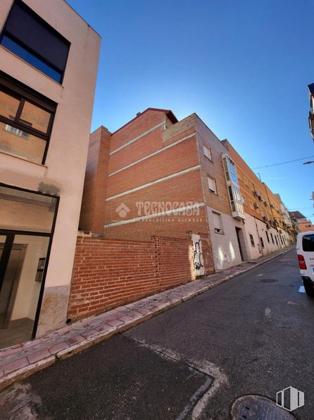 Suelo en venta en Calle Lucero, La Latina, Madrid, 28047 con cielo, durante el día, edificio, ventana, superficie de la carretera, ladrillo, asfalto, albañilería, luz de la calle y casa alrededor