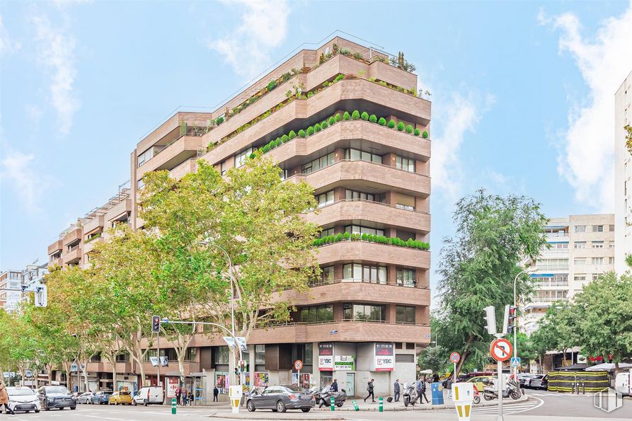 Local en venta en Paseo San Francisco Sales, Chamberí, Madrid, 28003 con edificio, cielo, nube, durante el día, propiedad, bloque de pisos, condominio, diseño urbano, árbol y barrio alrededor