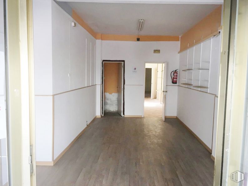 Retail for sale & for rent at Travesía Curas, Torrejón de Ardoz, Madrid, 28850 with door, fixture, wood, hall, flooring, floor, wall, building, wood stain and home door around