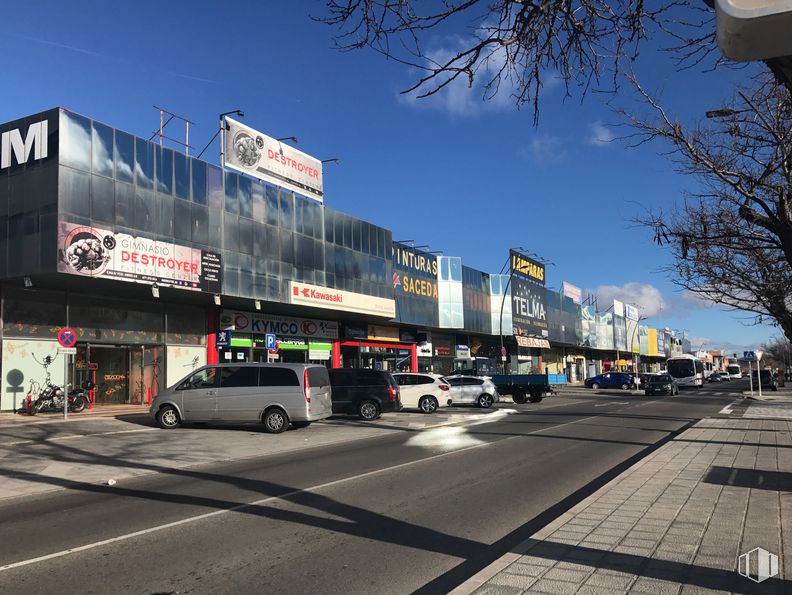 Nave en venta en Calle Francisco Aritio, 66, Guadalajara, 19004 con edificio, furgoneta, luz de estacionamiento automotriz, rueda, vehículo terrestre, neumático, coche, cielo, vehículo, nube y vehículo de motor alrededor