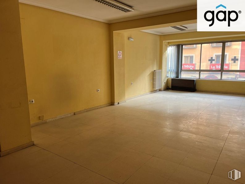 Office for rent at Calle Carretería, Cuenca, 16002 with building, fixture, hall, flooring, floor, wood, tile flooring, house, hardwood and ceiling around