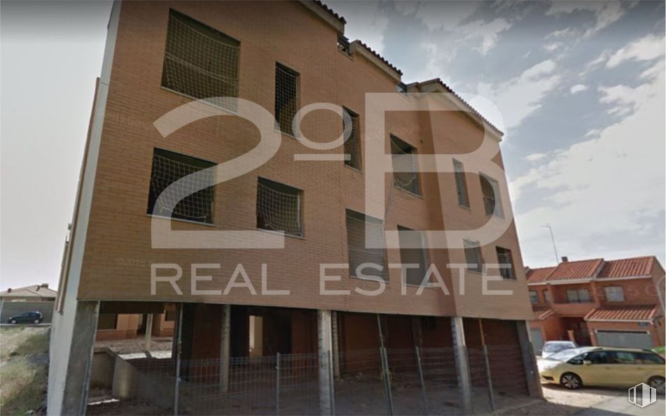 Land for sale at Zona Centro, Yepes, Toledo, 45313 with car, window, building, cloud, property, sky, tire, wheel, architecture and urban design around