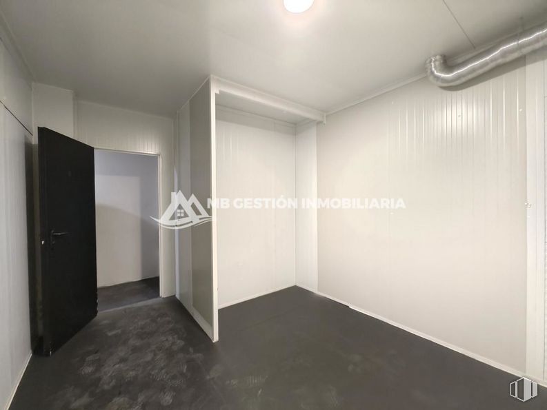 Industrial for sale at Polígono Industrial Villa Azaña, Numancia de la Sagra, Toledo, 45230 with door, interior design, wood, fixture, flooring, floor, hall, ceiling, building and glass around