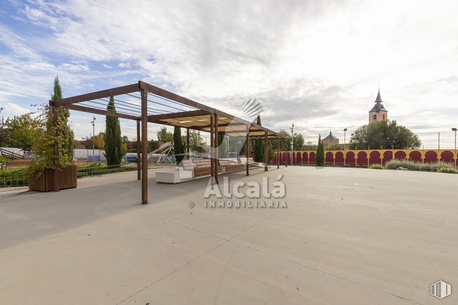 Retail for sale at Calle Valdeorilla, Daganzo de Arriba, Madrid, 28814 with building, cloud, sky, plant, shade, road surface, tree, urban design, landscape and leisure around