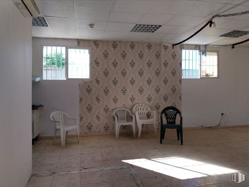 Nave en venta en Calle Barrio de la Estación, Yeles, Toledo, 45220 con silla, ventana, propiedad, edificio, madera, interiorismo, accesorio, suelos, sombra y suelo alrededor