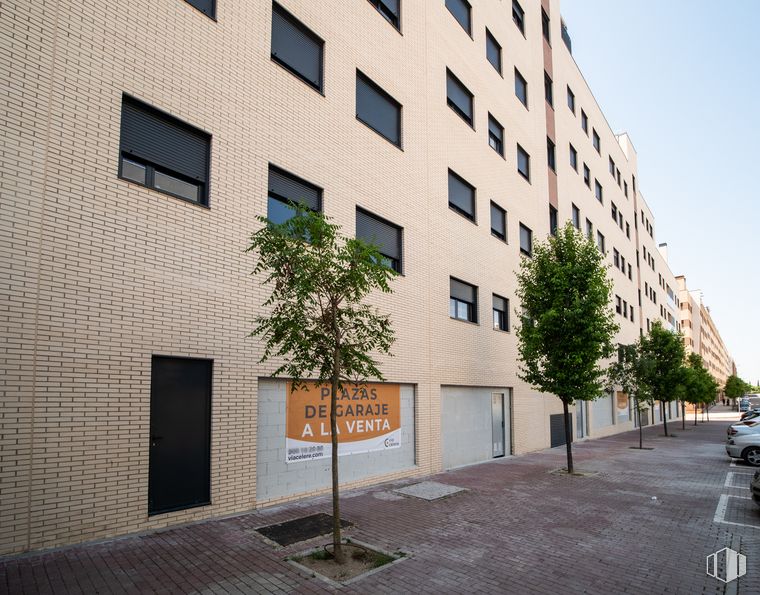 Local en venta en Célere Austral. Calle Unicornio, Móstoles, Madrid, 28938 con ventana, edificio, planta, árbol, condominio, cielo, diseño urbano, superficie de la carretera, zona residencial y fachada alrededor