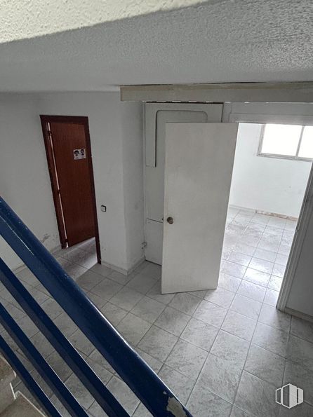 Nave en venta en Avenida Canteras, Valdemoro, Madrid, 28034 con puerta, ventana, accesorio, suelo, suelos, edificio, material compuesto, gas, exterior del automóvil y madera alrededor