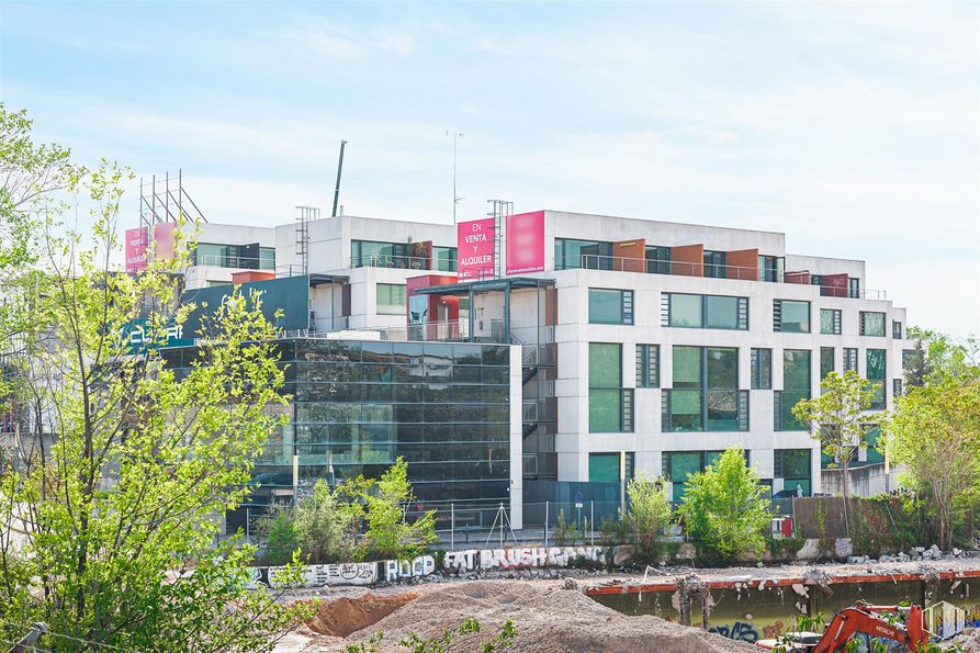 Oficina en alquiler y venta en Avenida Fuencarral, Alcobendas, Madrid, 28108 con edificio, cielo, planta, nube, ventana, árbol, diseño urbano, bloque de pisos, barrio y zona residencial alrededor