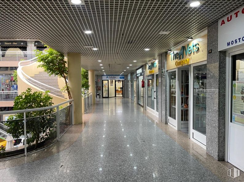 Local en venta en Calle Aloe, 14, Rivas-Vaciamadrid, Madrid, 28529 con planta, accesorio, edificio comercial, ciudad, vidrio, fachada, techo, suelos, diseño urbano y venta al por menor alrededor