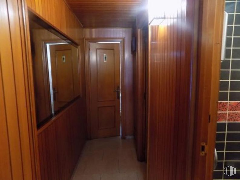 Retail for sale at Calle Eras del Tío Cañamón, Cuenca, 16004 with door, brown, fixture, wood, house, handle, flooring, interior design, floor and wood stain around