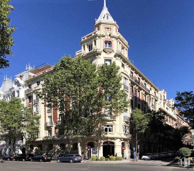 Oficina en alquiler en Calle Velázquez, 10, Salamanca, Madrid, 28001 con edificio, coche, cielo, propiedad, planta, árbol, arquitectura, barrio, diseño urbano y área residencial alrededor